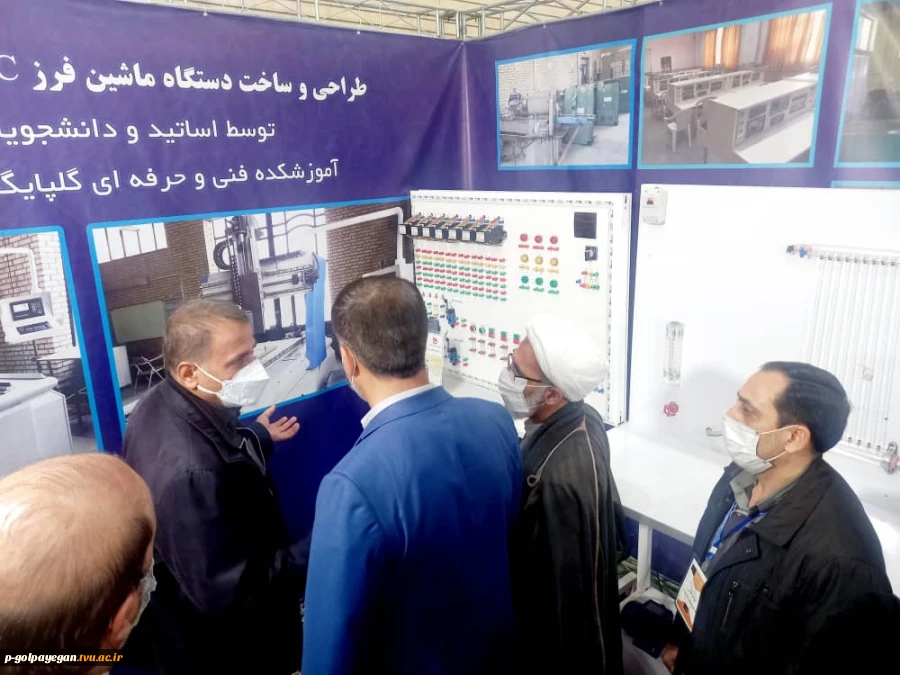 بازدید فرماندار و امام جمعه شهرستان گلپایگان از اولین نمایشگاه کارآفرینان برتر صنعت و دانشگاه 7