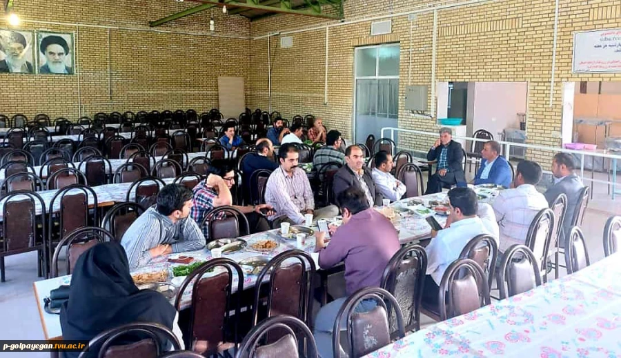 صبحانه کاری و نشست صمیمی رئیس آموزشکده فنی و حرفه ای پسران گلپایگان با  کارکنان  6