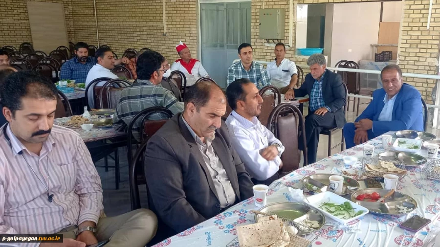 صبحانه کاری و نشست صمیمی رئیس آموزشکده فنی و حرفه ای پسران گلپایگان با  کارکنان  9