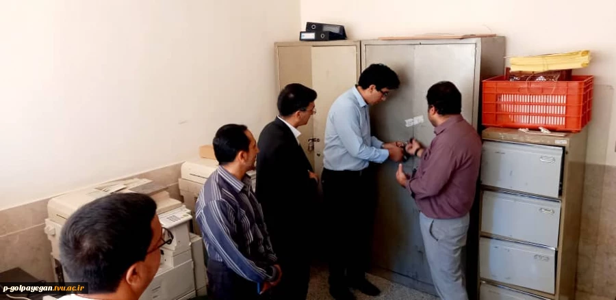 بازدید خادم زاده و خادمی پور از روند برگزاری امتحانات 


 3