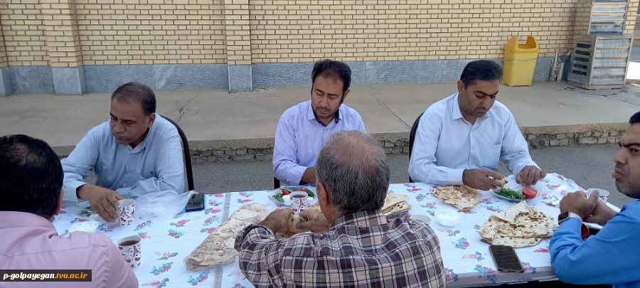 برگزاری مراسم صبحانه کاری ریاست دانشگاه با کارکنان در دهه امامت و ولایت 6