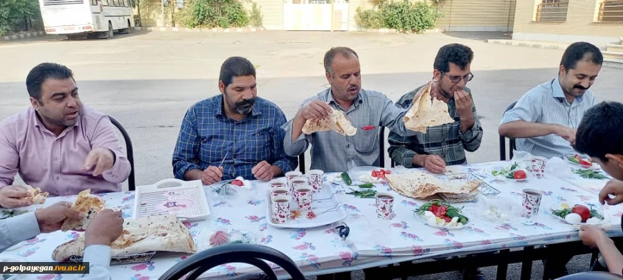 برگزاری مراسم صبحانه کاری ریاست دانشگاه با کارکنان در دهه امامت و ولایت 9