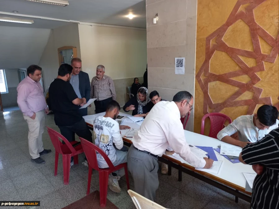بازدید رئیس آموزشکده ملی مهارت گلپایگان از فرآیند ثبت نام دانشجویان ورودی جدید  7