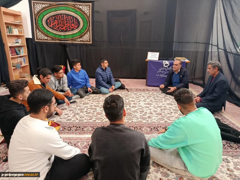 نشست رئیس دانشگاه با اعضای کانون دانشجویی شعر و موسیقی