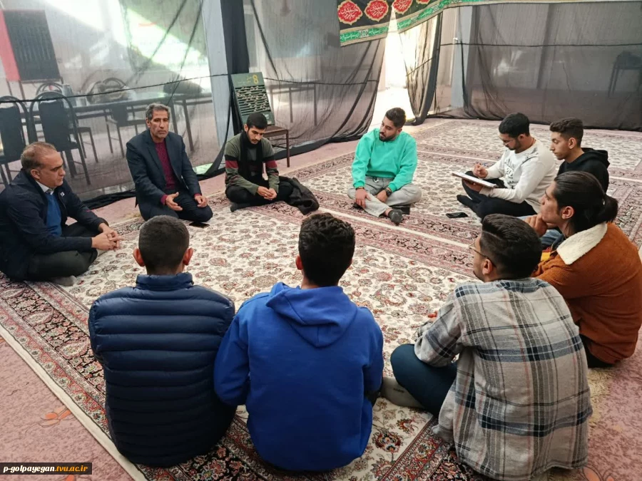 نشست رئیس دانشگاه با اعضای کانون دانشجویی شعر و موسیقی 4