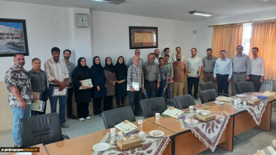 گرامیداشت روز کارمند و تجلیل از کارکنان آموزشکده ملی مهارت گلپایگان 2